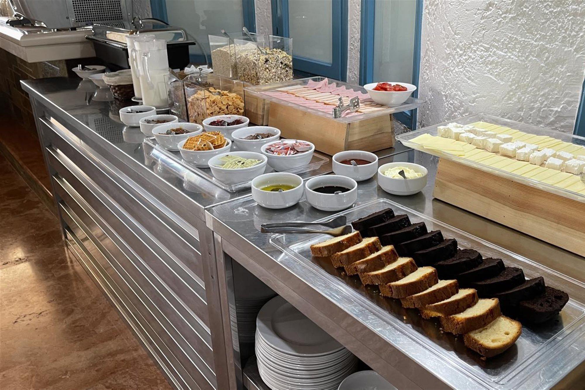 Nikos Hotel 말리아 외부 사진