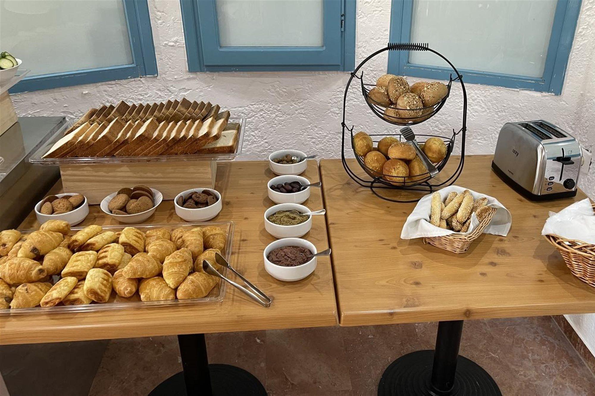 Nikos Hotel 말리아 외부 사진