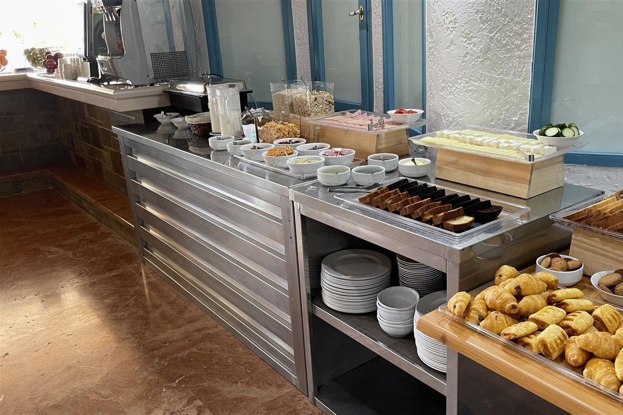 Nikos Hotel 말리아 외부 사진