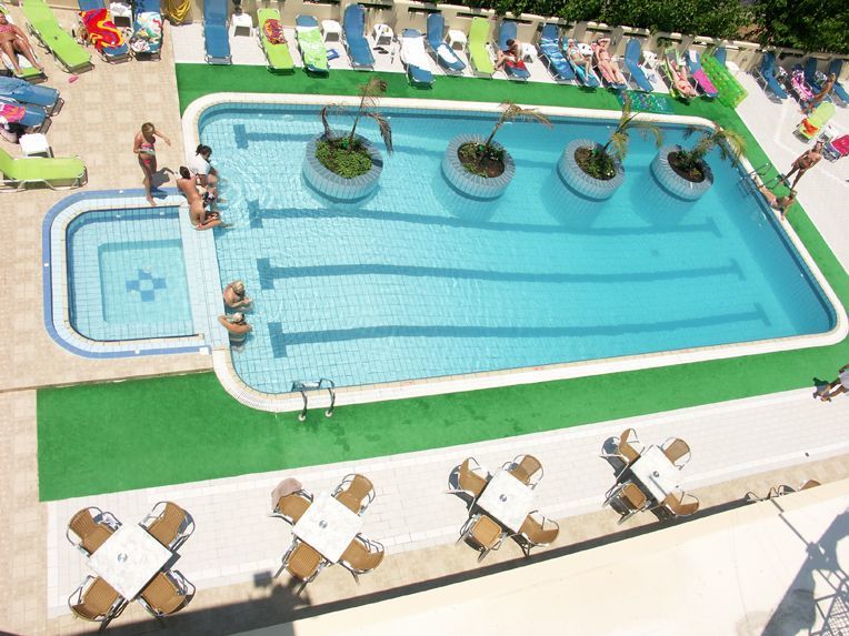 Nikos Hotel 말리아 외부 사진