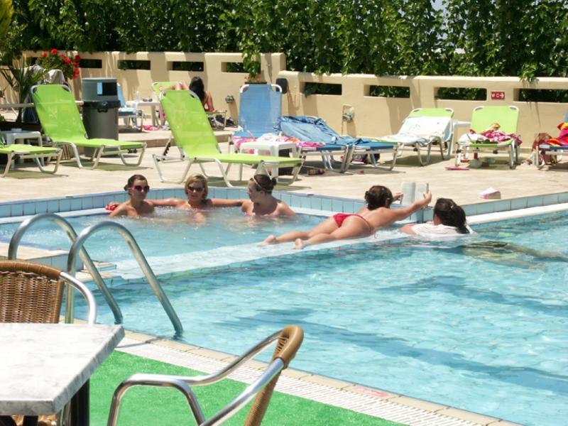 Nikos Hotel 말리아 외부 사진